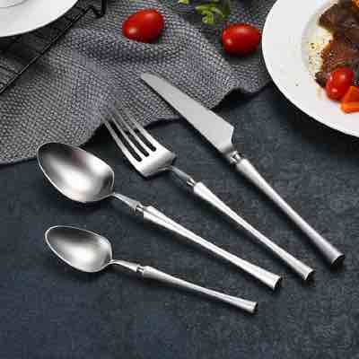 Cutlery Set Bann (4 Colors)