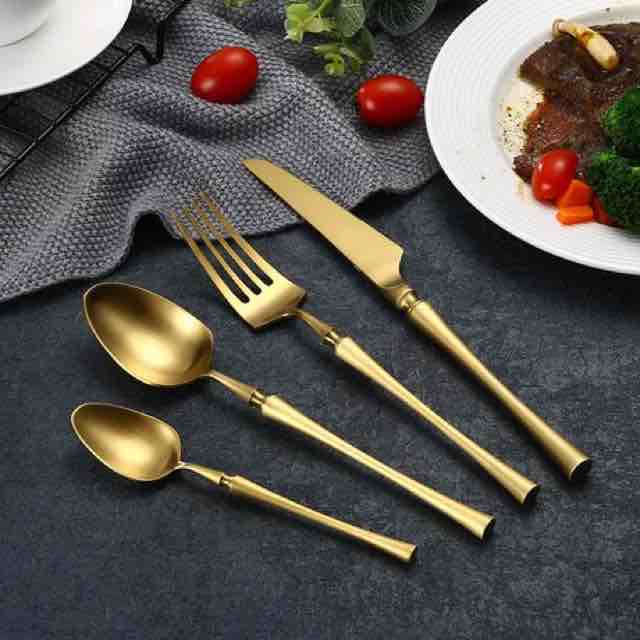Cutlery Set Bann (4 Colors)
